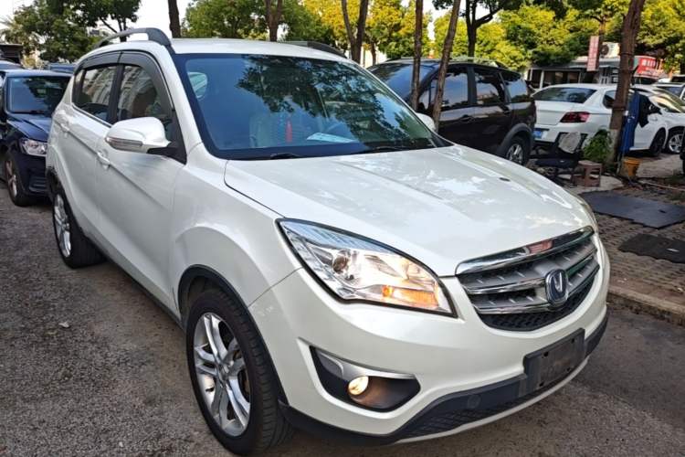 Used CHANGAN CS35 2014 1.6L Manual Luxury Model China IV Standard Front Right 45 Deg