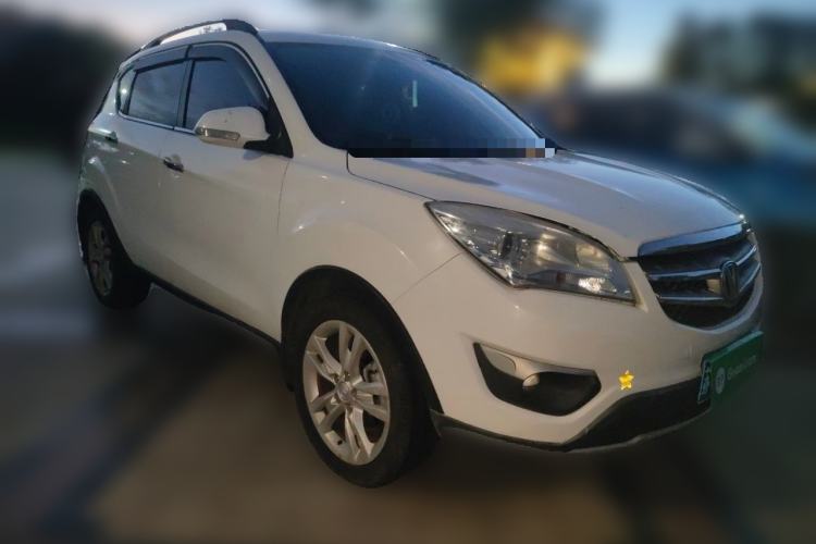 Used CHANGAN CS35 2014 1.6L Automatic Luxury Model China IV Standard Front Right 45 Deg