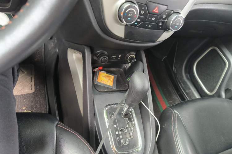 Used CHANGAN CS35 2014 1.6L Automatic Luxury Model China IV Standard Gear Lever