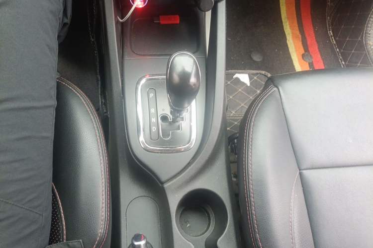 Used CHANGAN CS35 2014 1.6L Automatic Luxury Model China IV Standard Gear Lever