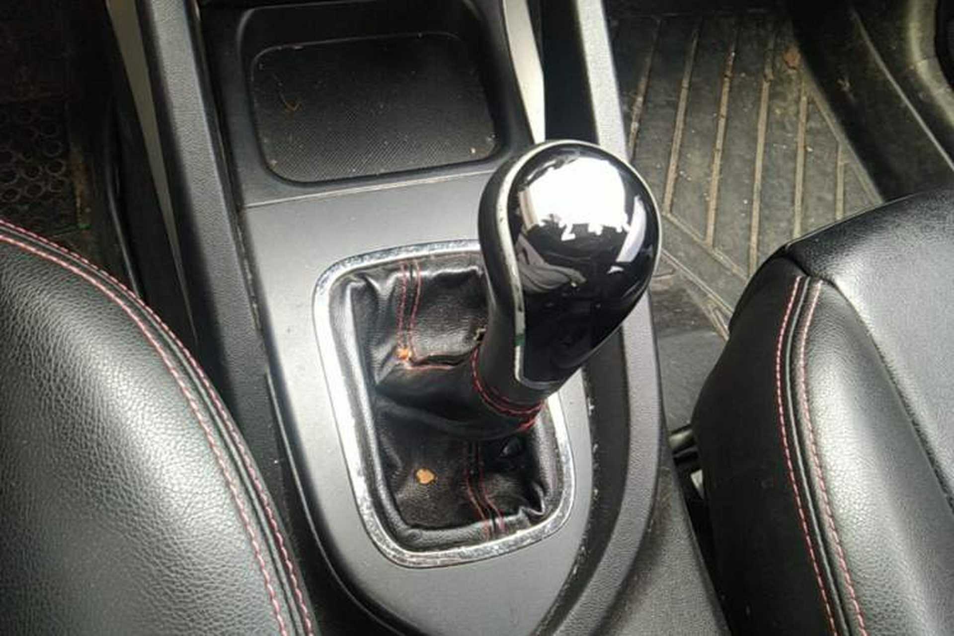 Used CHANGAN CS35 2014 1.6L Manual Luxury Navigation Model China IV Standard Gear Lever
