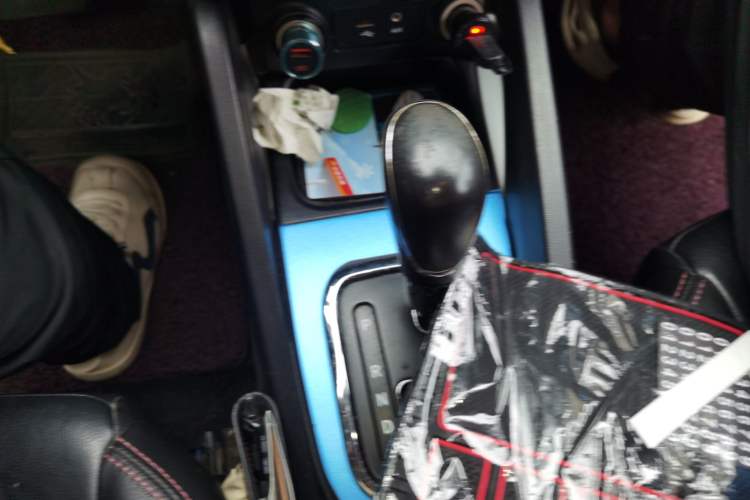 Used CHANGAN CS35 2014 1.6L Automatic Luxury Model China IV Standard Gear Lever