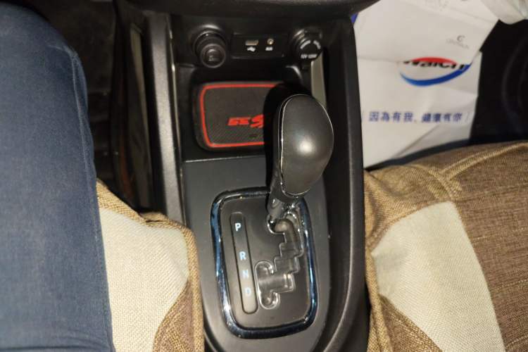 Used CHANGAN CS35 2014 1.6L Automatic Luxury Model China IV Standard Gear Lever