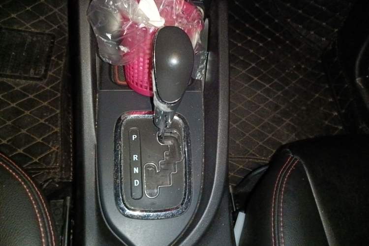 Used CHANGAN CS35 2014 1.6L Automatic Luxury Model China IV Standard Gear Lever