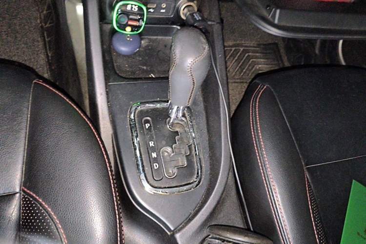 Used CHANGAN CS35 2014 1.6L Automatic Luxury Model China IV Standard Gear Lever