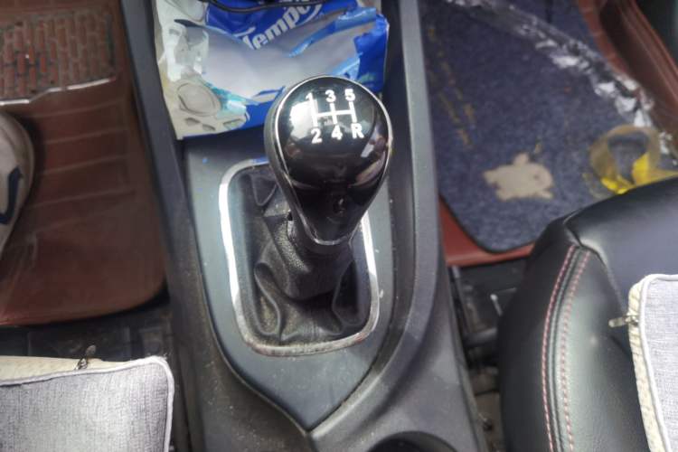 Used CHANGAN CS35 2014 1.6L Manual Luxury Model China IV Standard Gear Lever