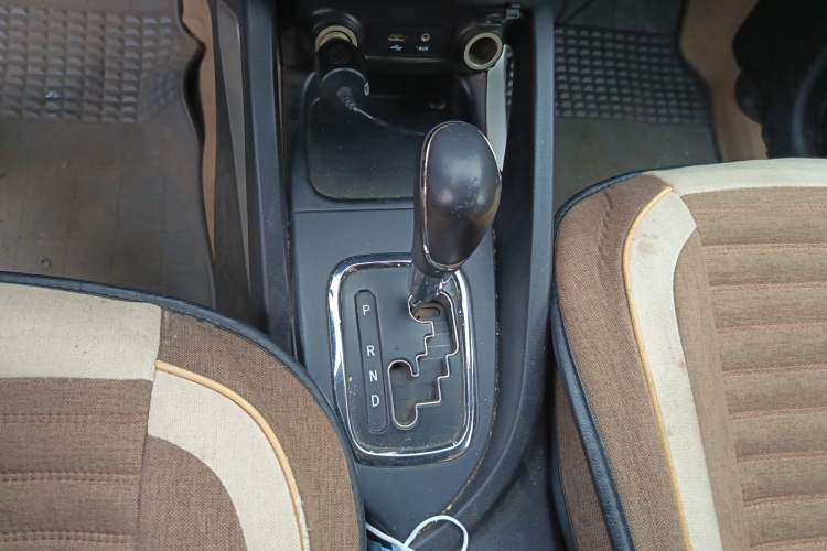 Used CHANGAN CS35 2014 1.6L Automatic Luxury Model China IV Standard Gear Lever