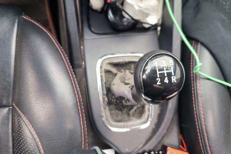 Used CHANGAN CS35 2014 1.6L Manual Luxury Model China IV Standard Gear Lever
