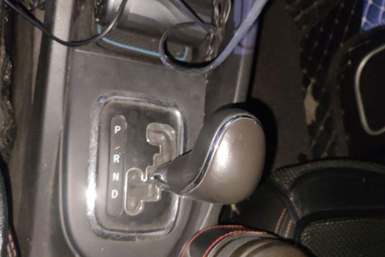 Used CHANGAN CS35 2014 1.6L Automatic Luxury Navigation Model China IV Standard Gear Lever
