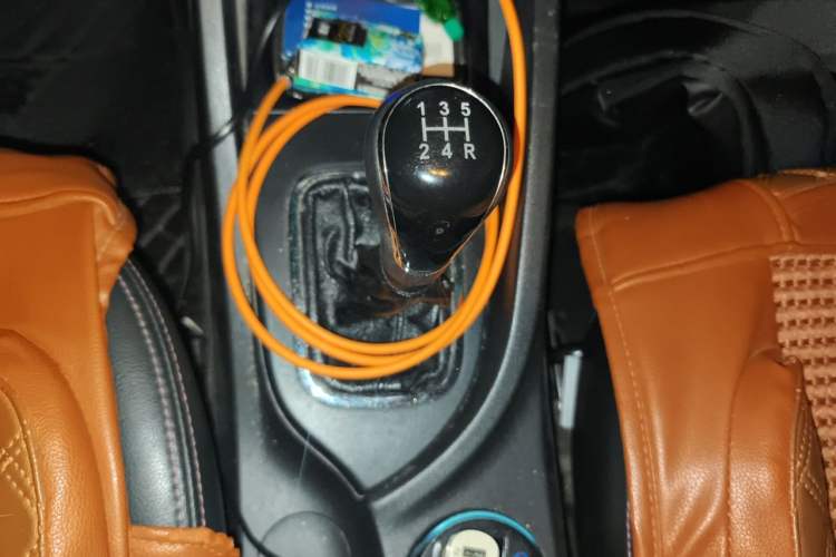 Used CHANGAN CS35 2014 1.6L Manual Luxury Model China IV Standard Gear Lever