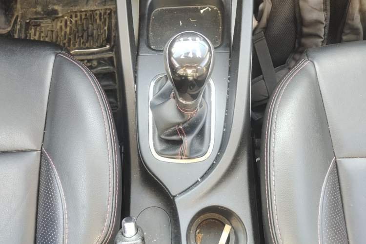 Used CHANGAN CS35 2014 1.6L Manual Luxury Model China IV Standard Gear Lever