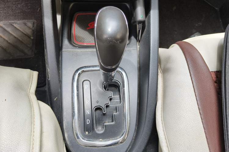 Used CHANGAN CS35 2014 1.6L Automatic Luxury Model China IV Standard Gear Lever