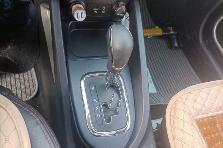 Used CHANGAN CS35 2014 1.6L Automatic Luxury Model China IV Standard Gear Lever