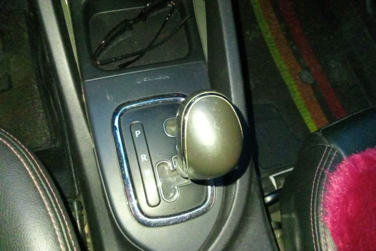 Used CHANGAN CS35 2014 1.6L Automatic Luxury Model China V Standard Gear Lever