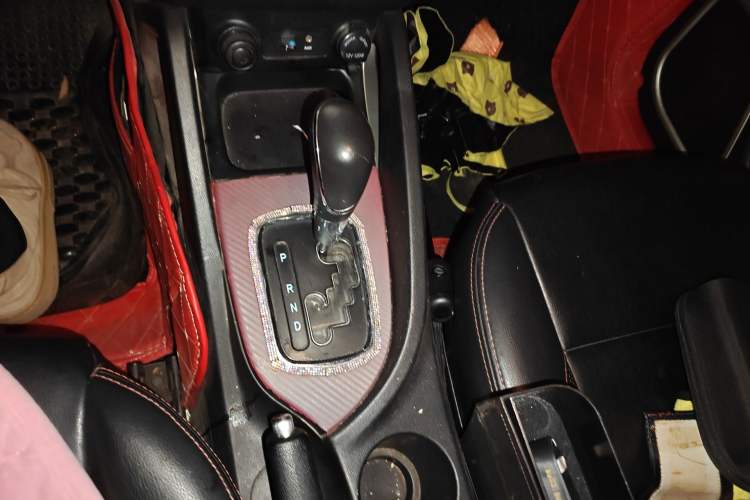 Used CHANGAN CS35 2014 1.6L Automatic Luxury Navigation Model China IV Standard Gear Lever