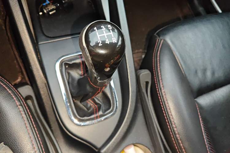Used CHANGAN CS35 2014 1.6L Manual Luxury Model China IV Standard Gear Lever