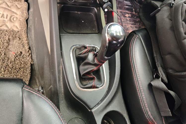 Used CHANGAN CS35 2014 1.6L Manual Luxury Model China IV Standard Gear Lever