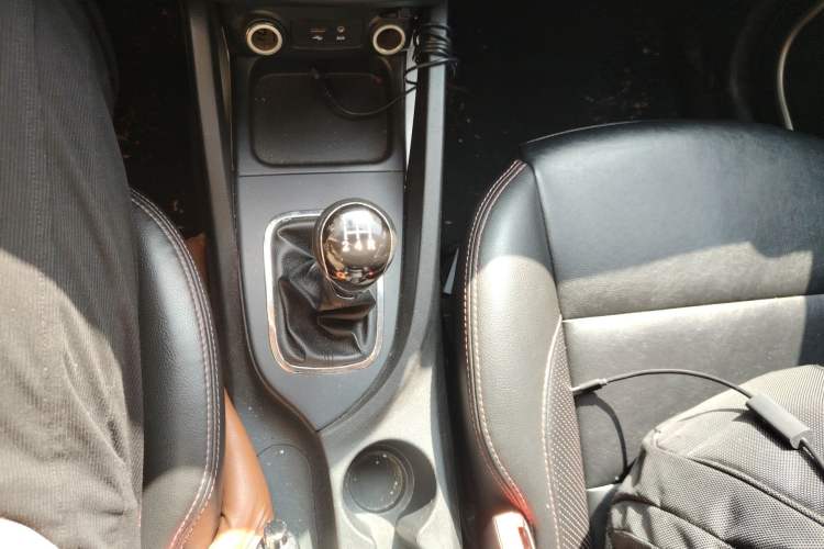 Used CHANGAN CS35 2014 1.6L Manual Luxury Model China IV Standard Gear Lever