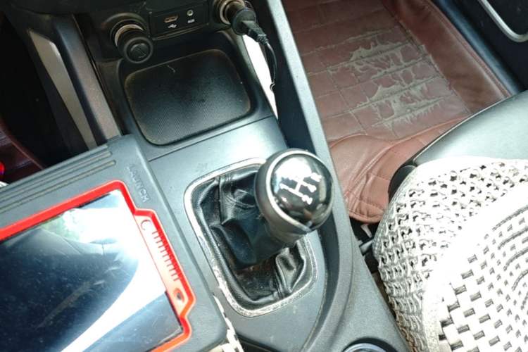 Used CHANGAN CS35 2014 1.6L Manual Luxury Model China IV Standard Gear Lever