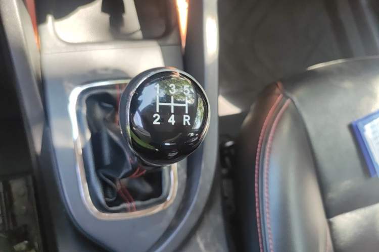 Used CHANGAN CS35 2014 1.6L Manual Luxury Model China IV Standard Gear Lever