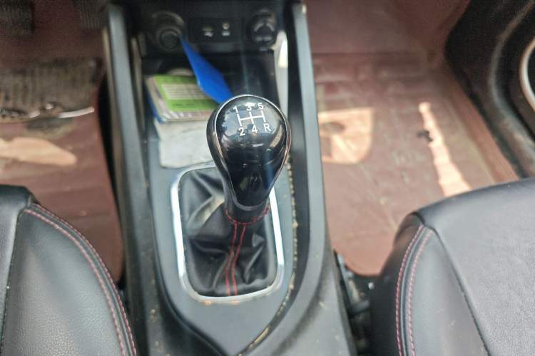 Used CHANGAN CS35 2014 1.6L Manual Luxury Model China V Standard Gear Lever