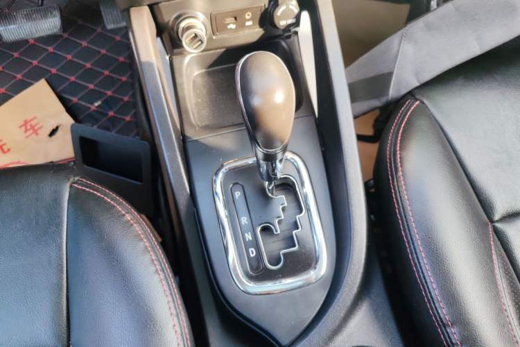 Used CHANGAN CS35 2014 1.6L Automatic Luxury Model China IV Standard Gear Lever