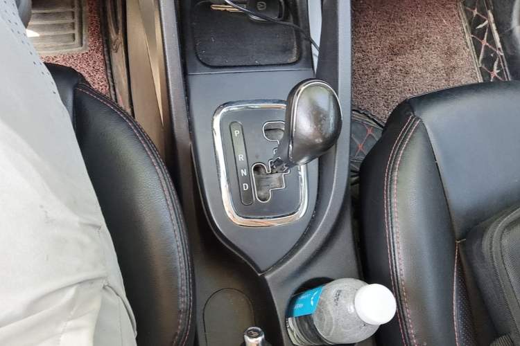 Used CHANGAN CS35 2014 1.6L Automatic Luxury Model China IV Standard Gear Lever