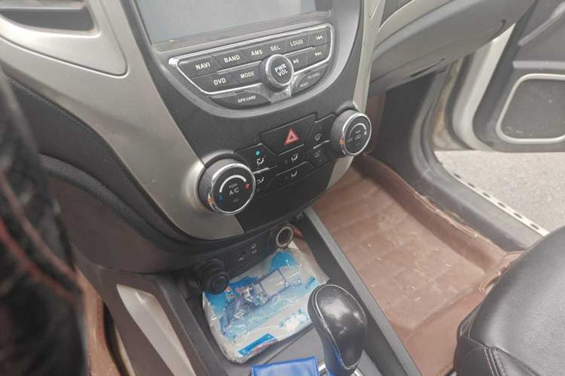 Used CHANGAN CS35 2014 1.6L Automatic Luxury Navigation Model China IV Standard Gear Lever