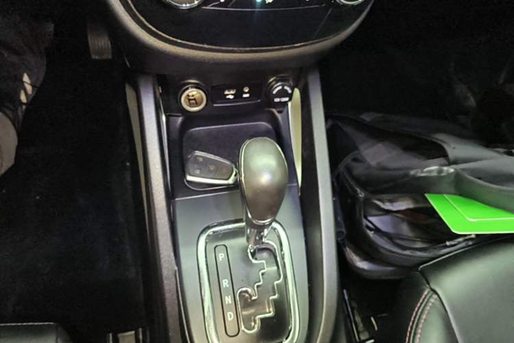 Used CHANGAN CS35 2014 1.6L Automatic Luxury Model China IV Standard Gear Lever