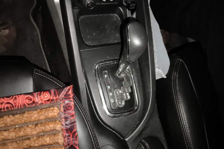 Used CHANGAN CS35 2014 1.6L Automatic Luxury Model China IV Standard Gear Lever
