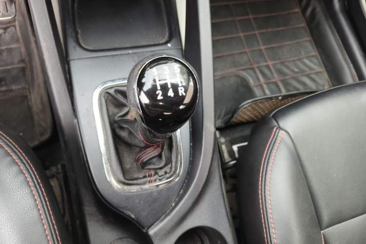 Used CHANGAN CS35 2014 1.6L Manual Luxury Model China IV Standard Gear Lever