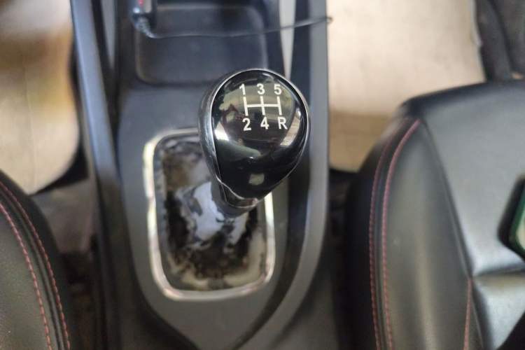 Used CHANGAN CS35 2014 1.6L Manual Luxury Model China IV Standard Gear Lever