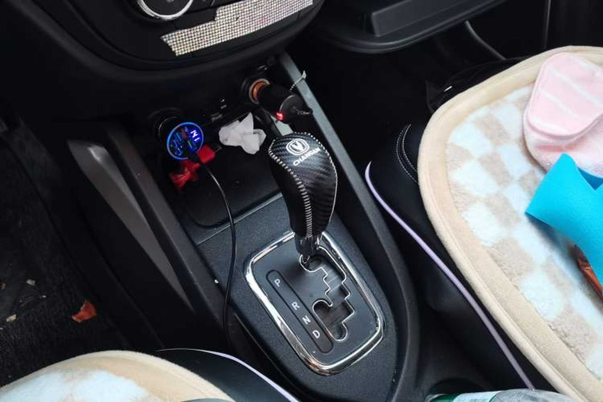 Used CHANGAN CS35 2014 1.6L Automatic Luxury Model China IV Standard Gear Lever