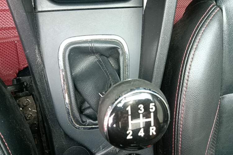 Used CHANGAN CS35 2014 1.6L Manual Luxury Model China IV Standard Gear Lever