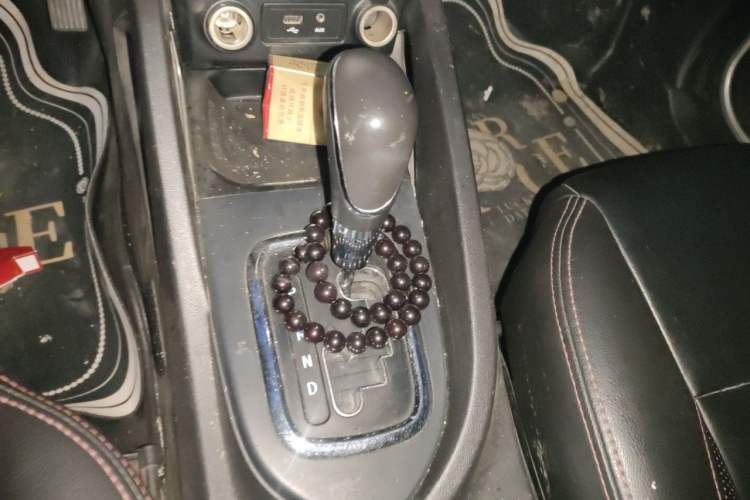 Used CHANGAN CS35 2014 1.6L Automatic Luxury Model China IV Standard Gear Lever
