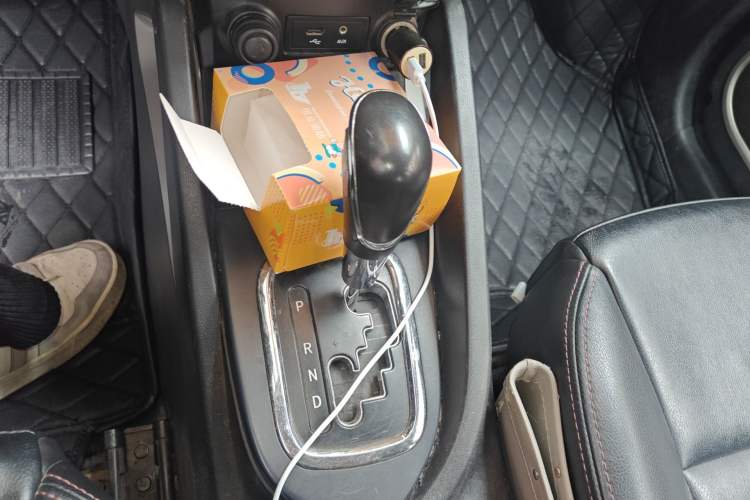 Used CHANGAN CS35 2014 1.6L Automatic Luxury Navigation Model China IV Standard Gear Lever