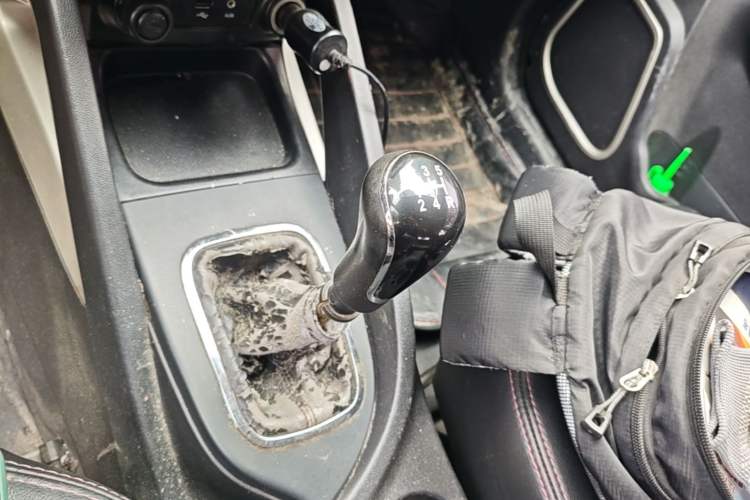 Used CHANGAN CS35 2014 1.6L Manual Luxury Model China IV Standard Gear Lever