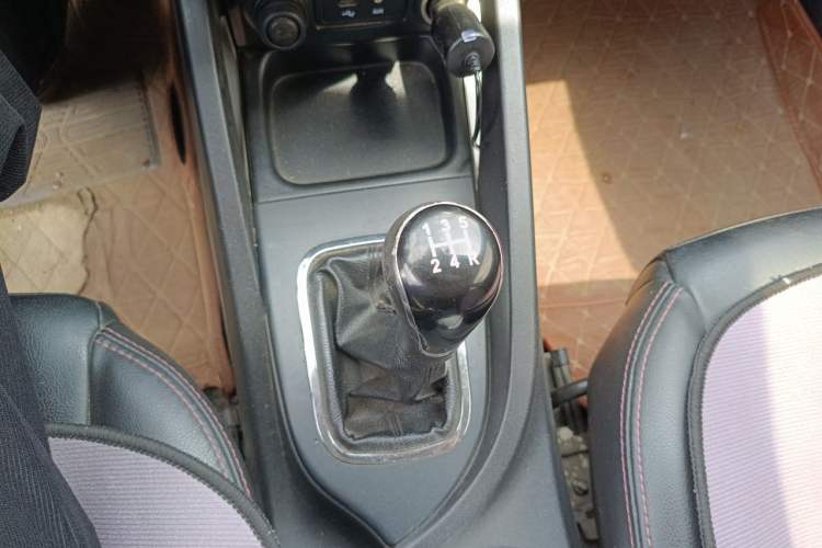 Used CHANGAN CS35 2014 1.6L Manual Luxury Model China IV Standard Gear Lever