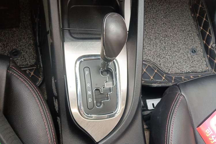 Used CHANGAN CS35 2014 1.6L Automatic Luxury Model China IV Standard Gear Lever