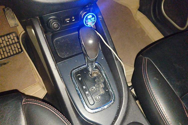 Used CHANGAN CS35 2014 1.6L Automatic Luxury Model China IV Standard Gear Lever