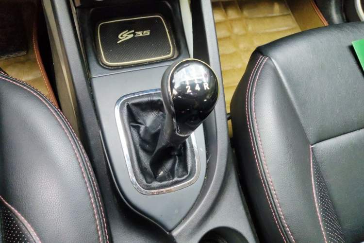 Used CHANGAN CS35 2014 1.6L Manual Luxury Model China IV Standard Gear Lever