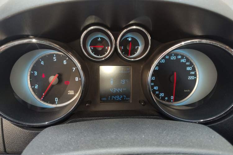 Used CHANGAN CS35 2014 1.6L Manual Luxury Model China IV Standard Instrument Cluster
