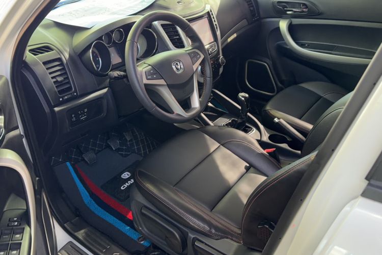 Used CHANGAN CS35 2014 1.6L Manual Luxury Model China IV Standard Interior 1