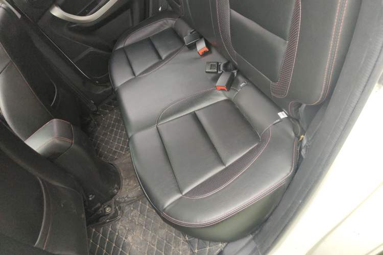 Used CHANGAN CS35 2014 1.6L Automatic Luxury Model China IV Standard Interior 1