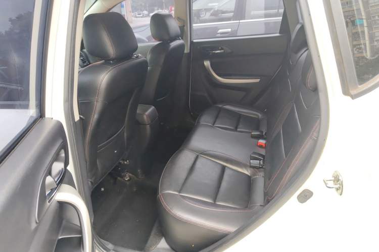 Used CHANGAN CS35 2014 1.6L Automatic Luxury Model China IV Standard Interior 1
