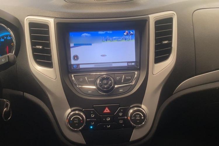 Used CHANGAN CS35 2014 1.6L Automatic Luxury Navigation Model China IV Standard Interior 2
