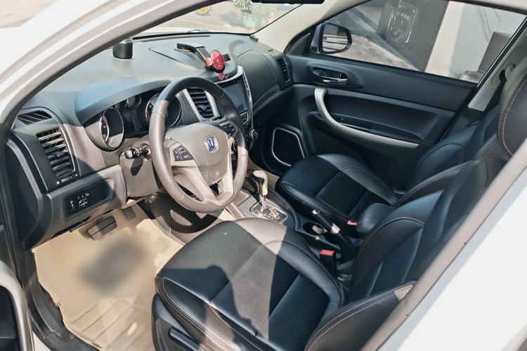 Used CHANGAN CS35 2014 1.6L Automatic Luxury Model China IV Standard Interior 2