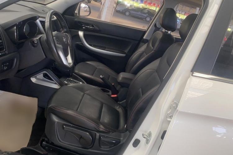 Used CHANGAN CS35 2014 1.6L Automatic Luxury Navigation Model China IV Standard Interior 3