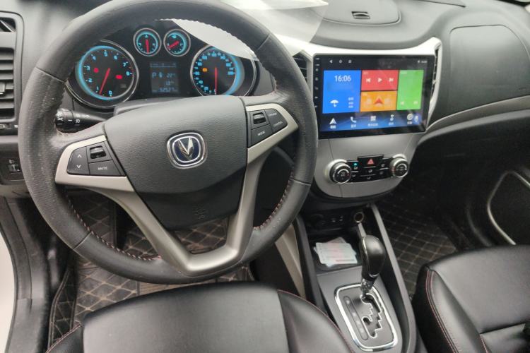 Used CHANGAN CS35 2014 1.6L Automatic Luxury Model China IV Standard Interior 3