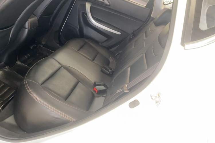 Used CHANGAN CS35 2014 1.6L Automatic Luxury Navigation Model China IV Standard Interior 4